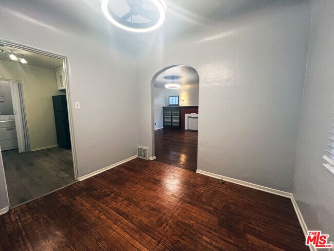 Foto del edificio - 2749 S Sepulveda Blvd