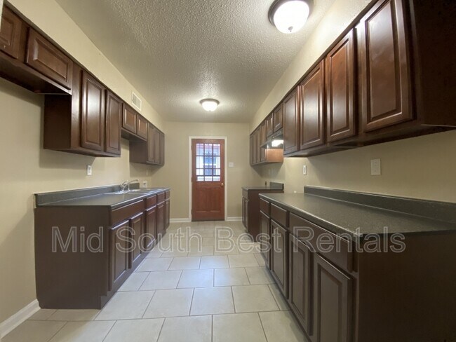 Foto del edificio - 3320 Powell Ave