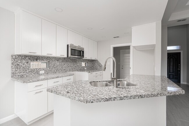 Cocina - 2004 Ginger Ave