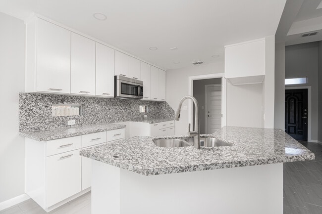 Kitchen - 2004 Ginger Ave