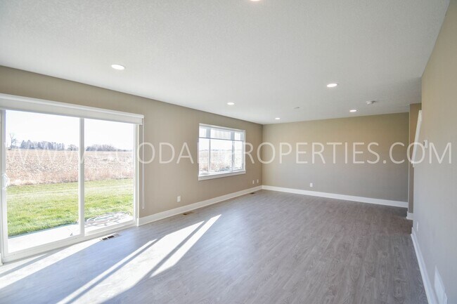 Building Photo - RENT SPECIAL!!! 4-Bedroom, 2.5-Bathroom 2-Story Home in DeSoto!!!