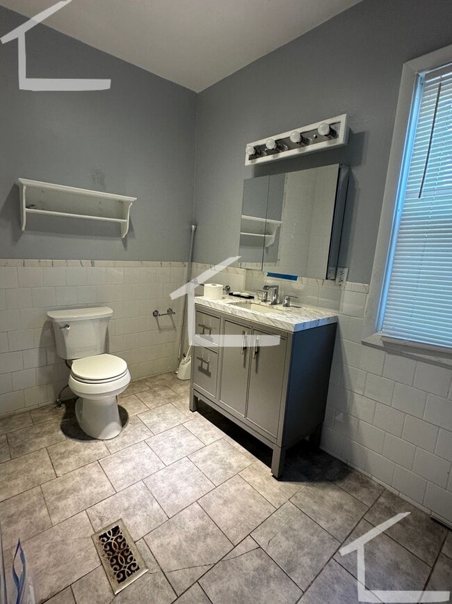 Foto del edificio - ENTIRE HOUSE Close to Boston College - 10 Bedrooms!!