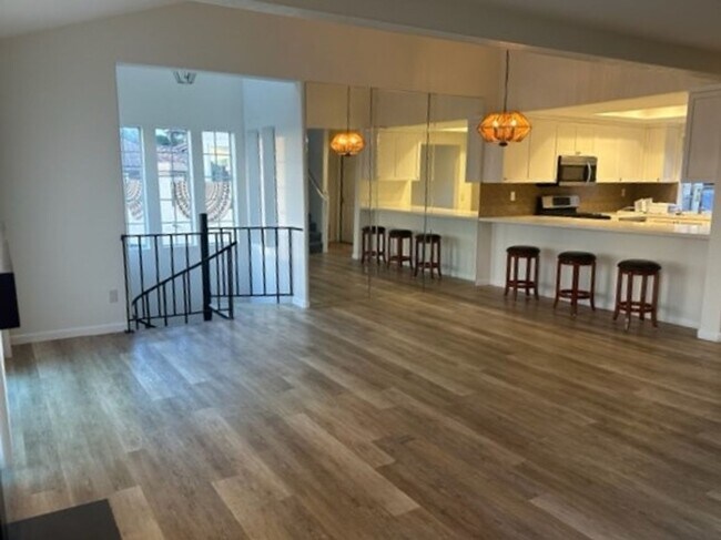Building Photo - Charming Carlsbad Home for Rent: 2 Beds, 4...