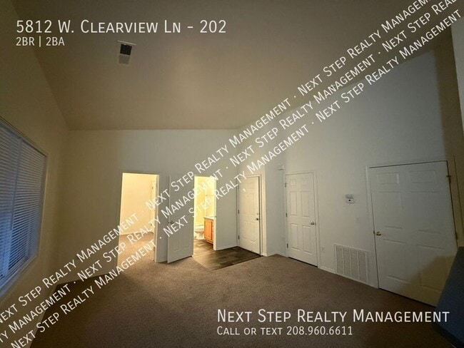 Building Photo - 5812 W Clearview Ln