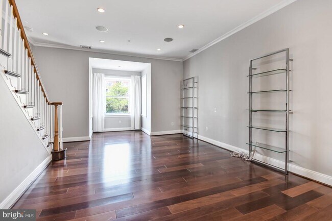 Foto del edificio - 1229 12th St NW