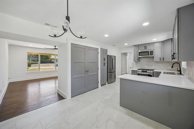 Foto del edificio - 9361 Angora St