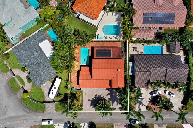 Building Photo - 7235 N Oakmont Dr