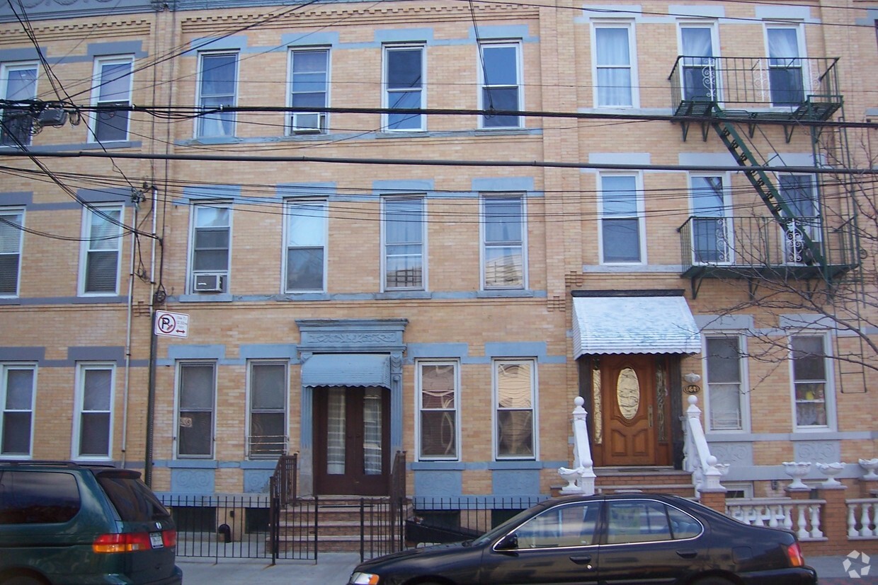 Foto principal - 66-47 60th Pl