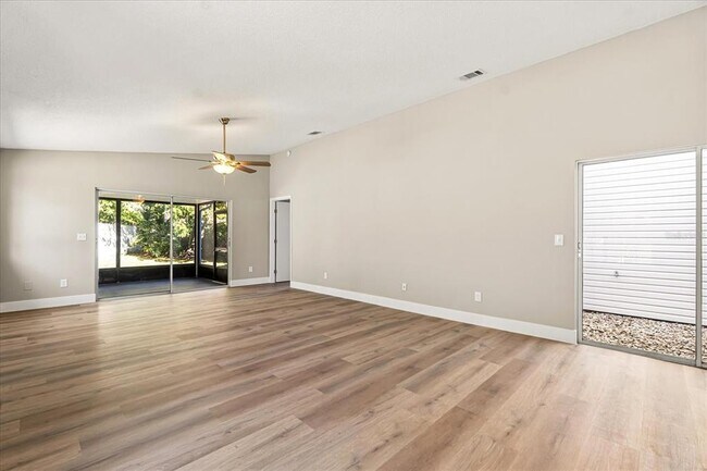 Foto del edificio - 975 Malden Ct