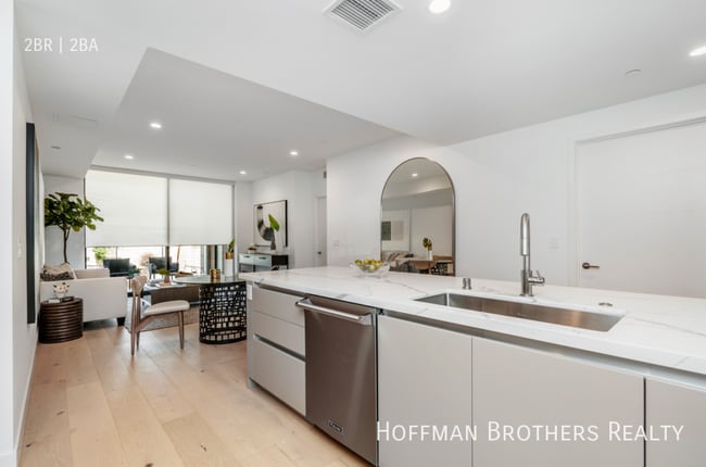 Building Photo - 1415 Reeves St