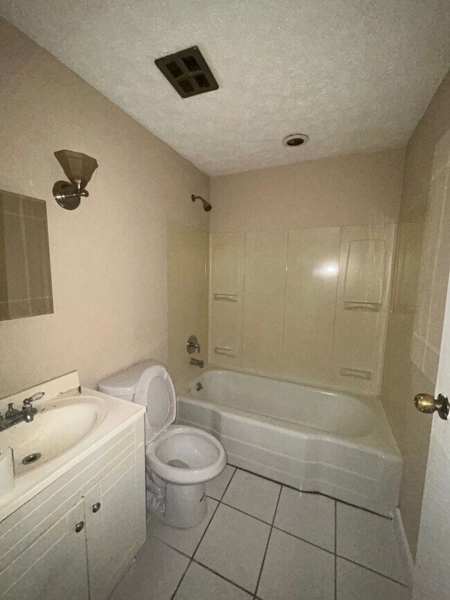 Foto del edificio - 10709 Fidelity Ave