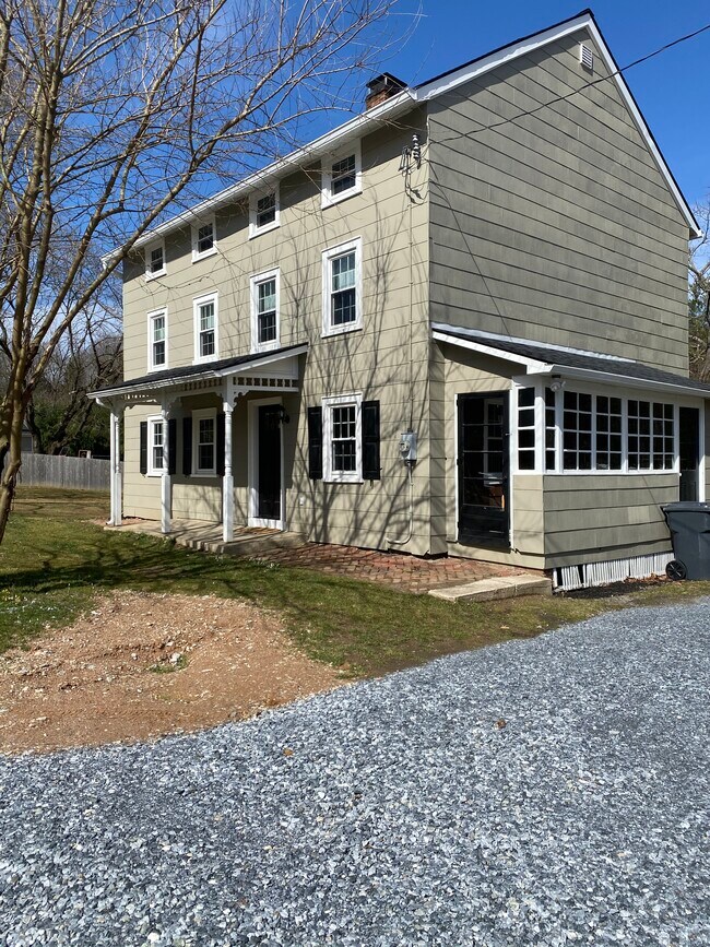 Foto del edificio - 1103 W Strasburg Rd