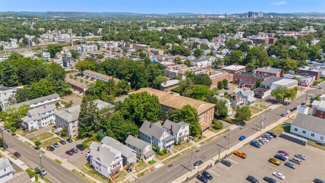 Foto del edificio - 327 Center St