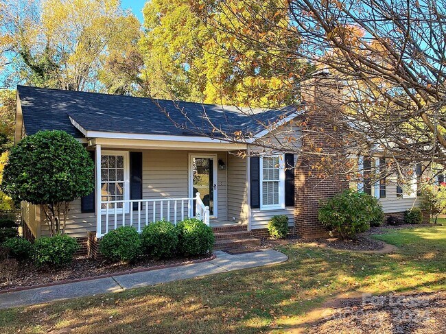 Foto del edificio - 518 Brook Forest Dr