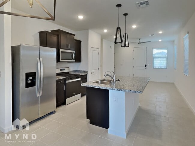 Building Photo - 40030 W Wade Dr