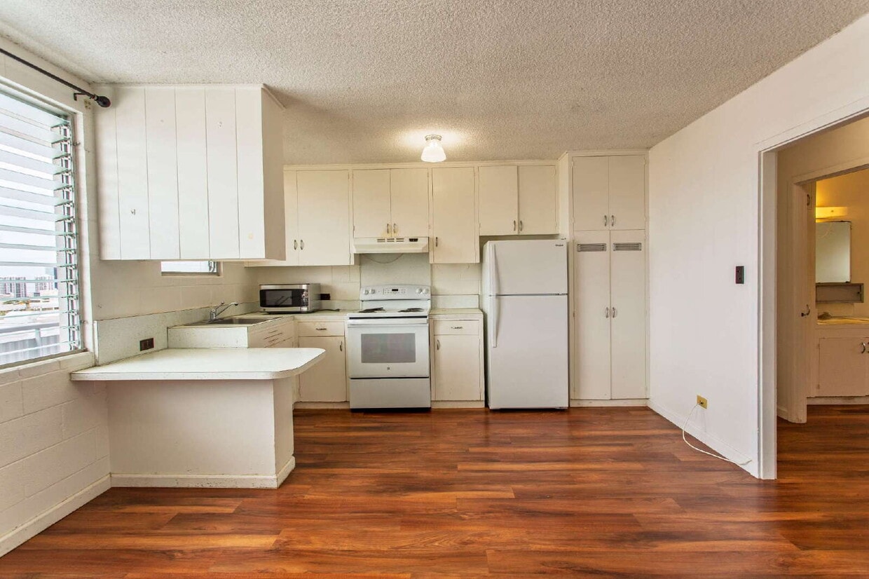 1-Bedroom Condo with Parking in Makiki – $1,600/month - 1-Bedroom Condo with Parking in Makiki – $1,600/month