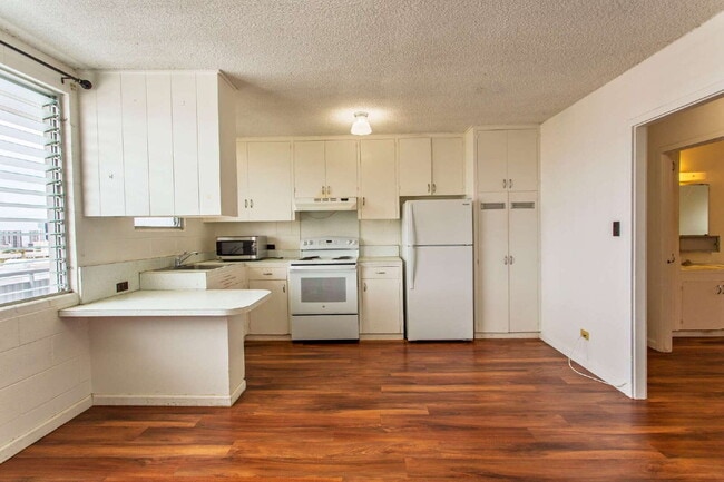 1-Bedroom Condo with Parking in Makiki – $1,600/month - 1-Bedroom Condo with Parking in Makiki – $1,600/month