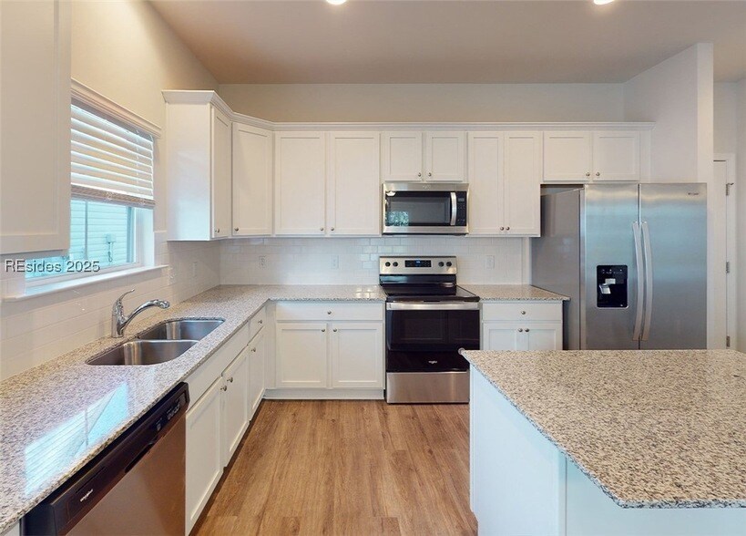 Foto del edificio - 36 Kelsey Ln