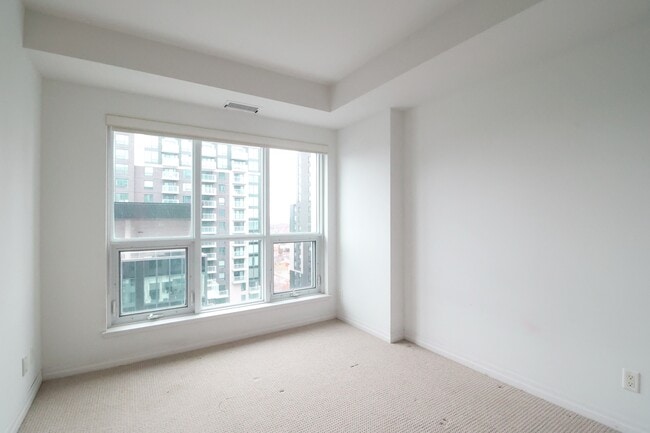 Building Photo - 242 Rideau St