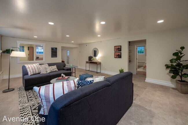Foto del edificio - 2 br, 1.5 bath House - 2105 E Hamlin St.