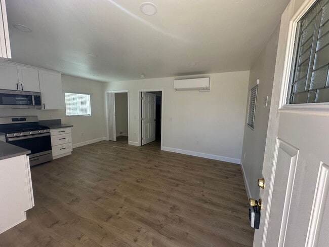 Foto del edificio - Newly Built Modern 1 Bed / 1 Bath Unit for...