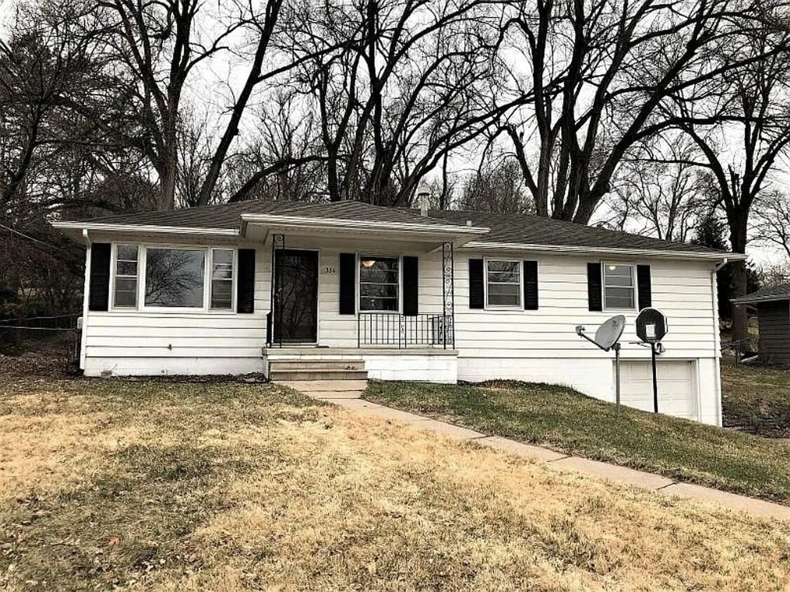Photo - 336 Beverly Dr – 3 Bed/1.5 Bath in West Omaha | Fenced Yard, Basement, Westside Schools