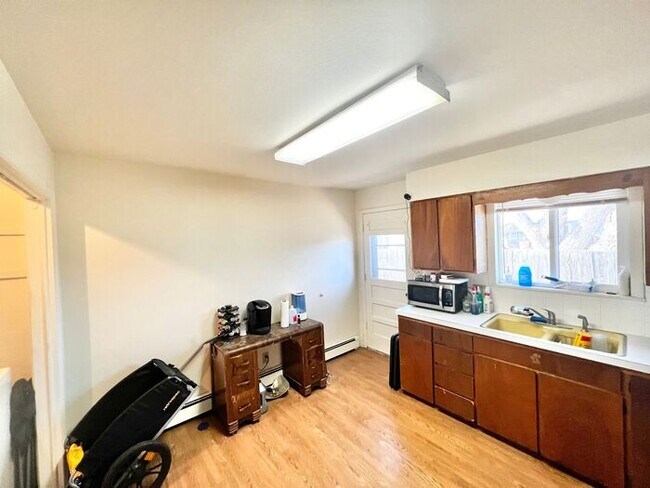 Building Photo - 2 bed 1 bath in Loveland