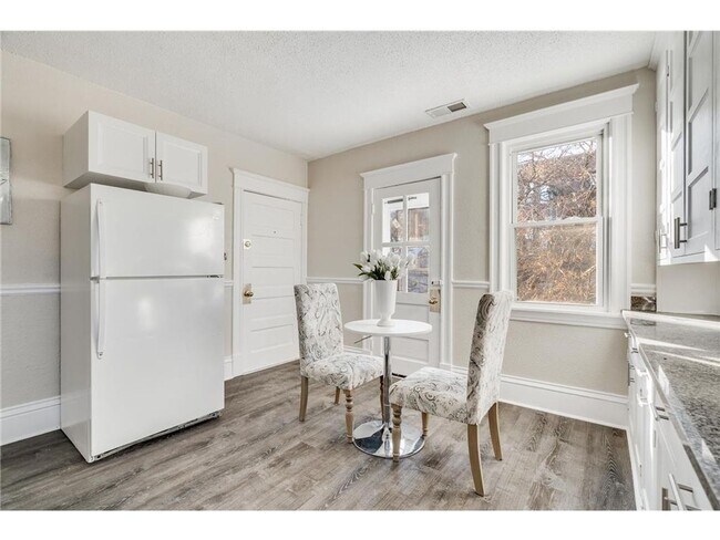 Foto del edificio - Available NOW!!  3 Bedroom Upper Level Dup...