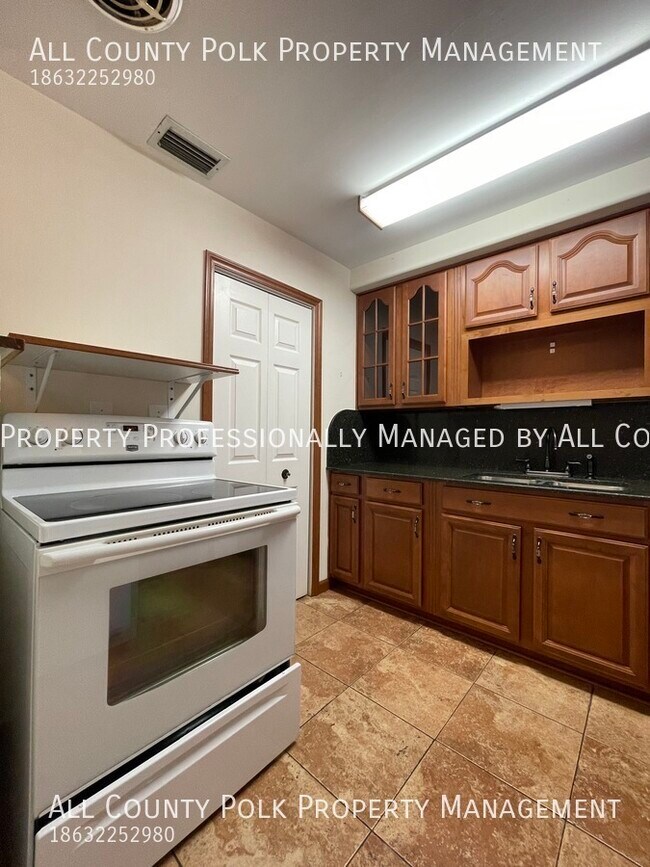 Foto del edificio - Fabulous 4 Bedroom 2 Bath Home in Lakeland!