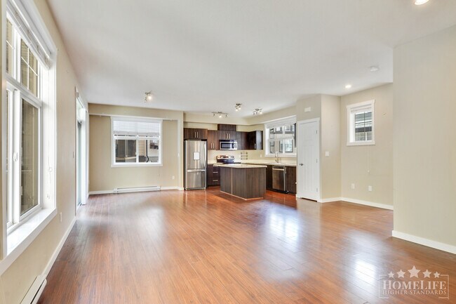 Photo du bâtiment - 3 Bedroom + Den Townhome in Panorama Woods at Sullivan Station