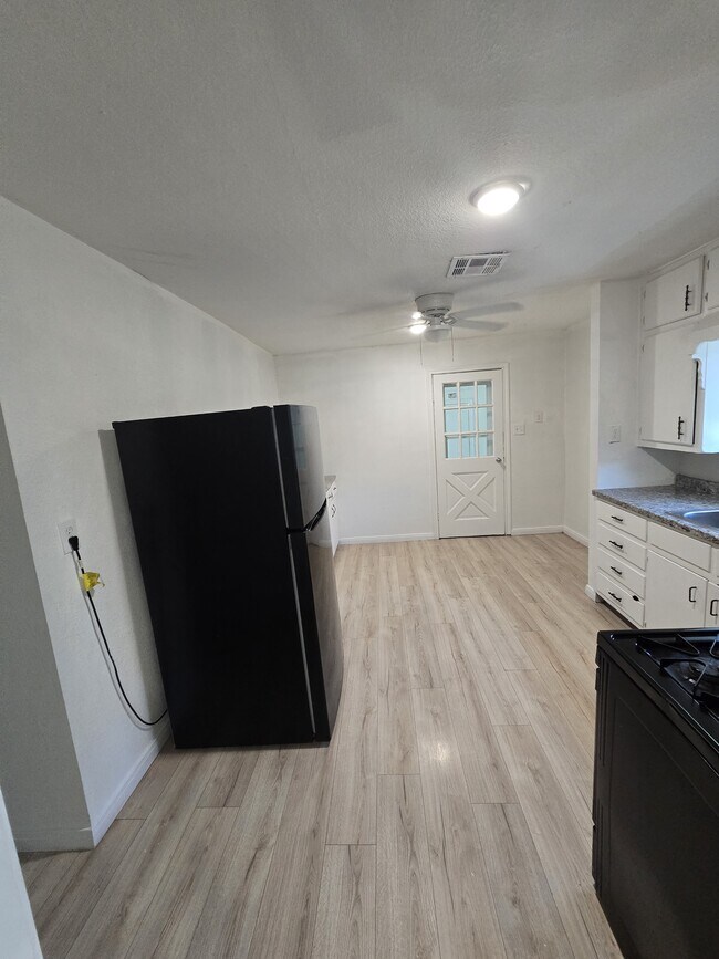 Foto del edificio - 2741 Connor Ave