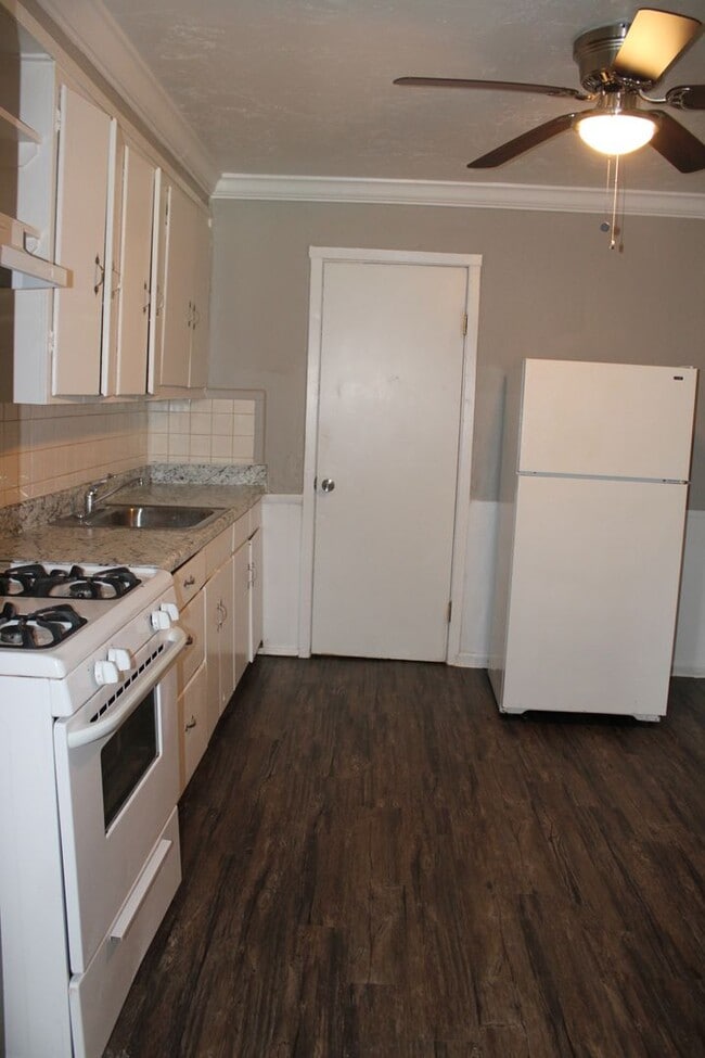 Building Photo - Close to Tinker and Shopping