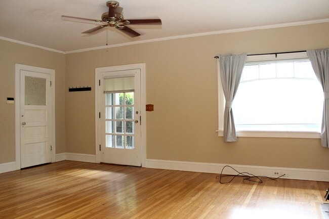 Building Photo - Charming Mount Tabor 2 Bedroom Craftsman B...