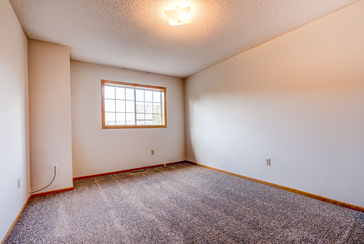 Bedroom 2 - 4005 Wilshire Cir