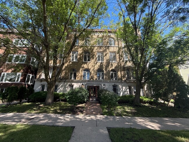 Building Photo - 2562 Prospect