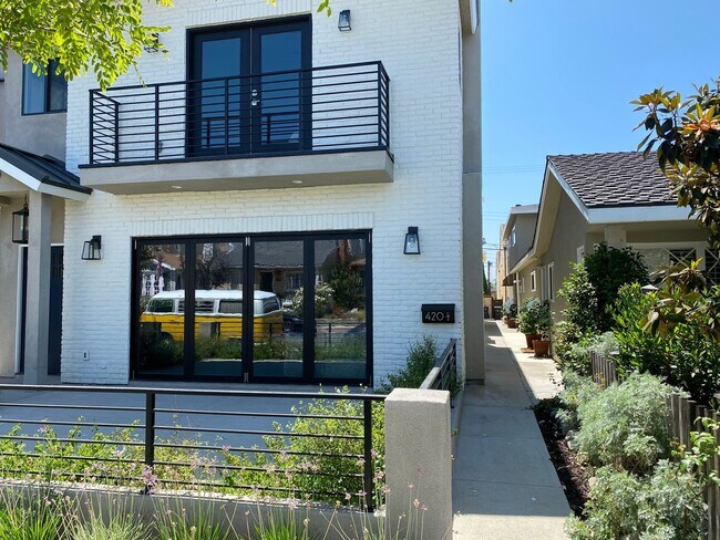 Foto del edificio - CDM Property