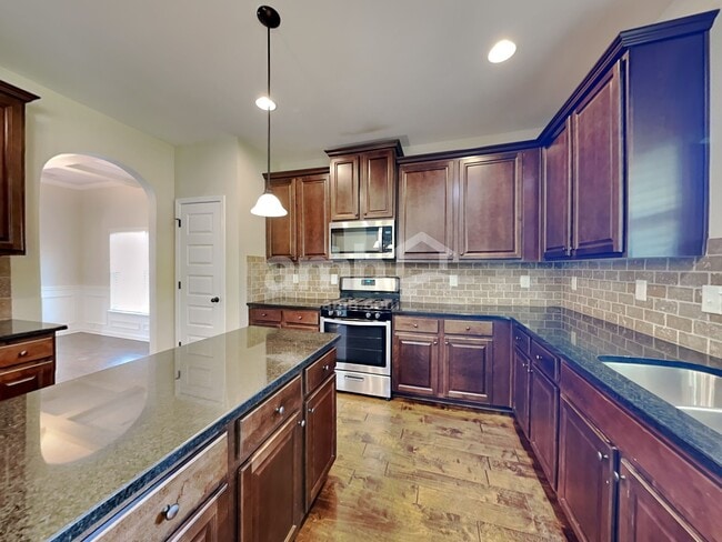 Building Photo - 137 Border Ave