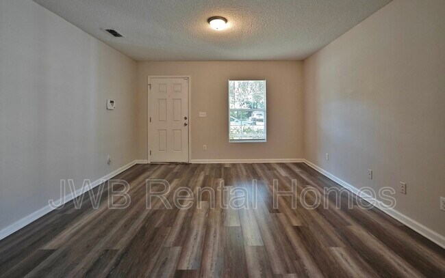Foto del edificio - 2353 Johnson Ave