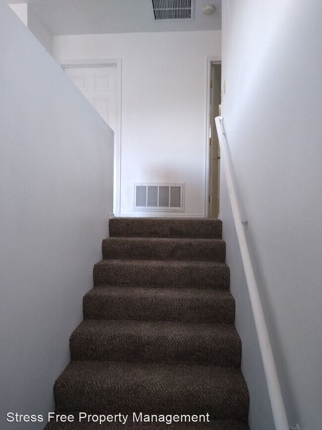 Building Photo - 2 br, 1 bath House - 129 West Sunset Drive