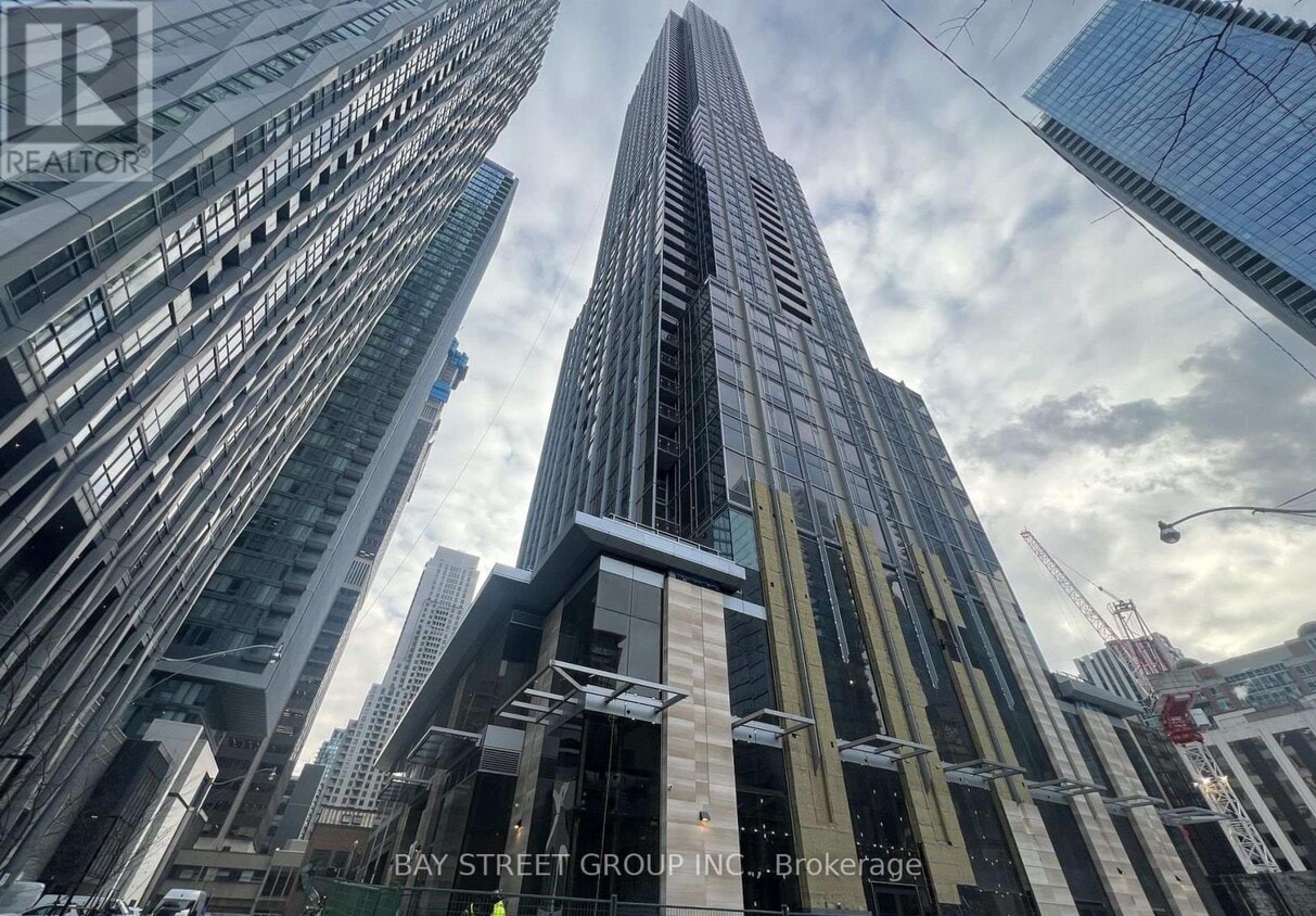 Building Photo - 11-4611 Yorkville Ave