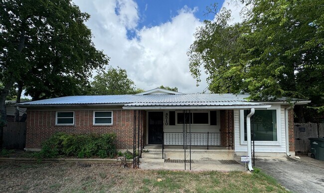 Building Photo - 360 Virtual Tour Available