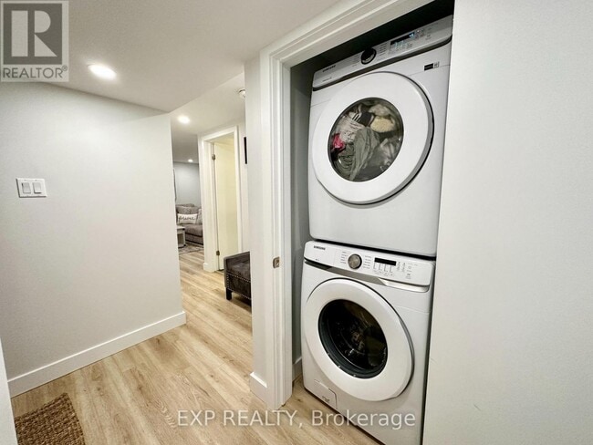 Photo du bâtiment - 44 Sherry Ln