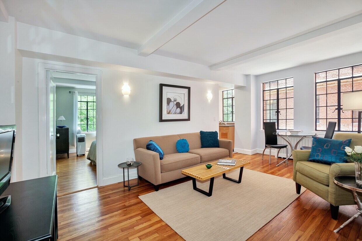 Primary Photo - Spacious Midtown East 1 Bedroom