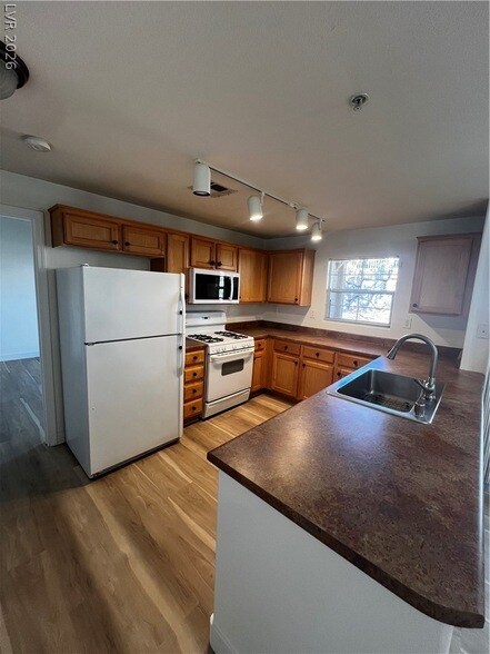 Foto del edificio - 3915 Legend Hills St