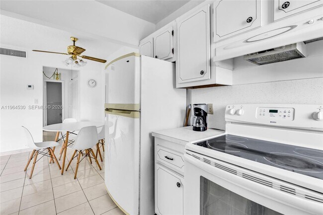 Foto del edificio - 714 NE 10th St