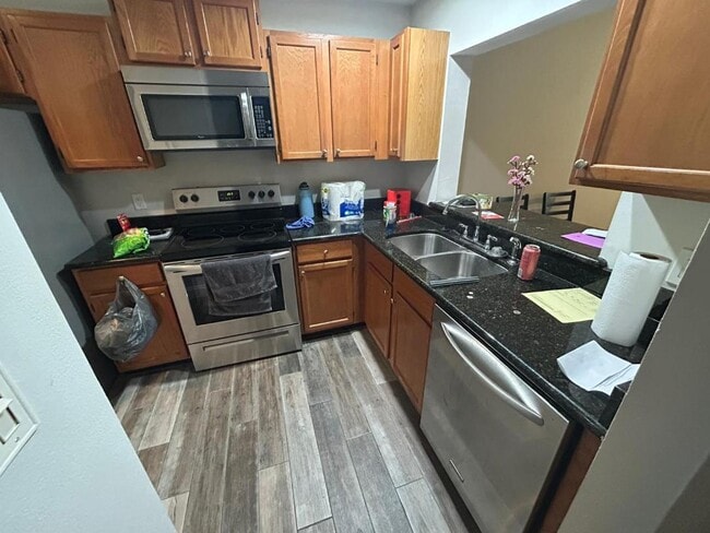Building Photo - 9532 Darien Ave