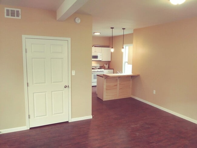 Building Photo - 54 Tuxedo Pl