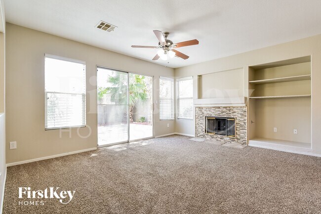 Foto del edificio - 6046 Evening View St