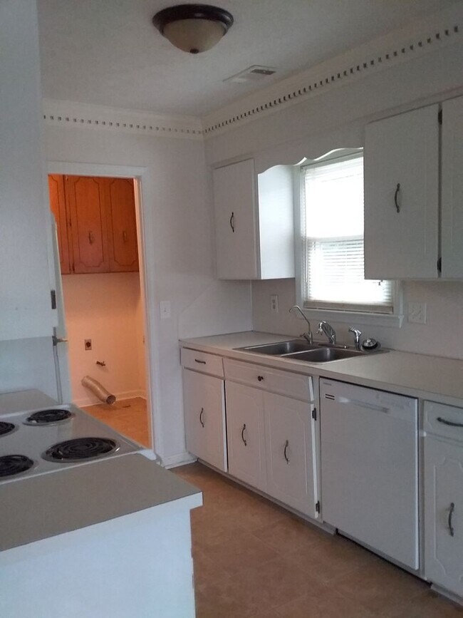 Foto del edificio - 7549 Crescent Dr
