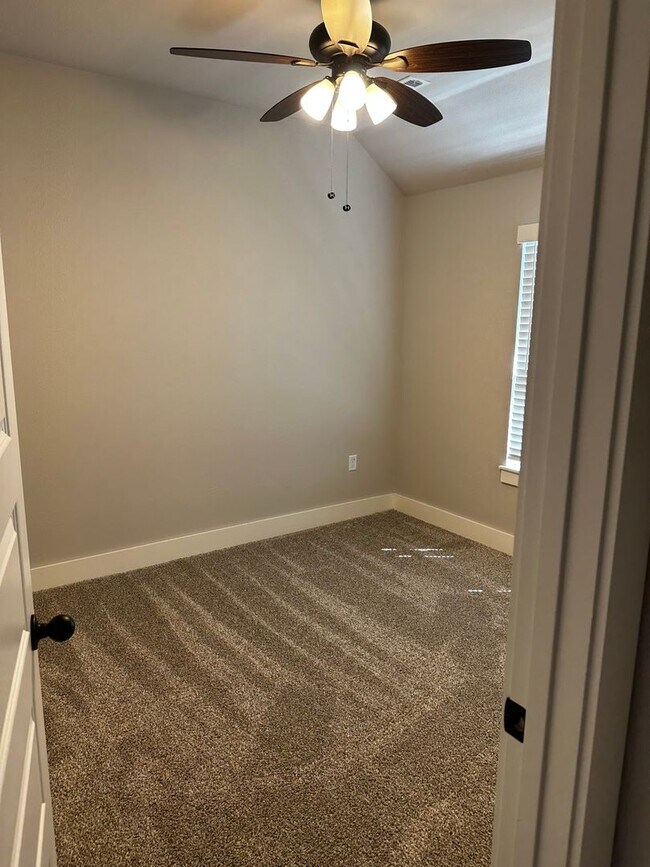 Building Photo - Now Leasing-Wonderful Modern Home-Endura P...